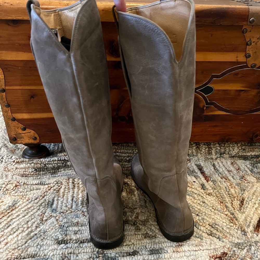 FRYE PAIGE WOMEN’S TALL LEATHER GRAY RIDING BOOT SZ 8 - Picture 3 of 7